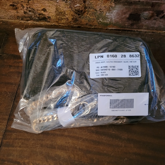 NEW black & gold quilted purse - Picture 2 of 5